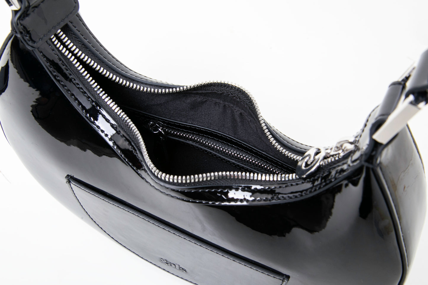 REGINA (BLACK)