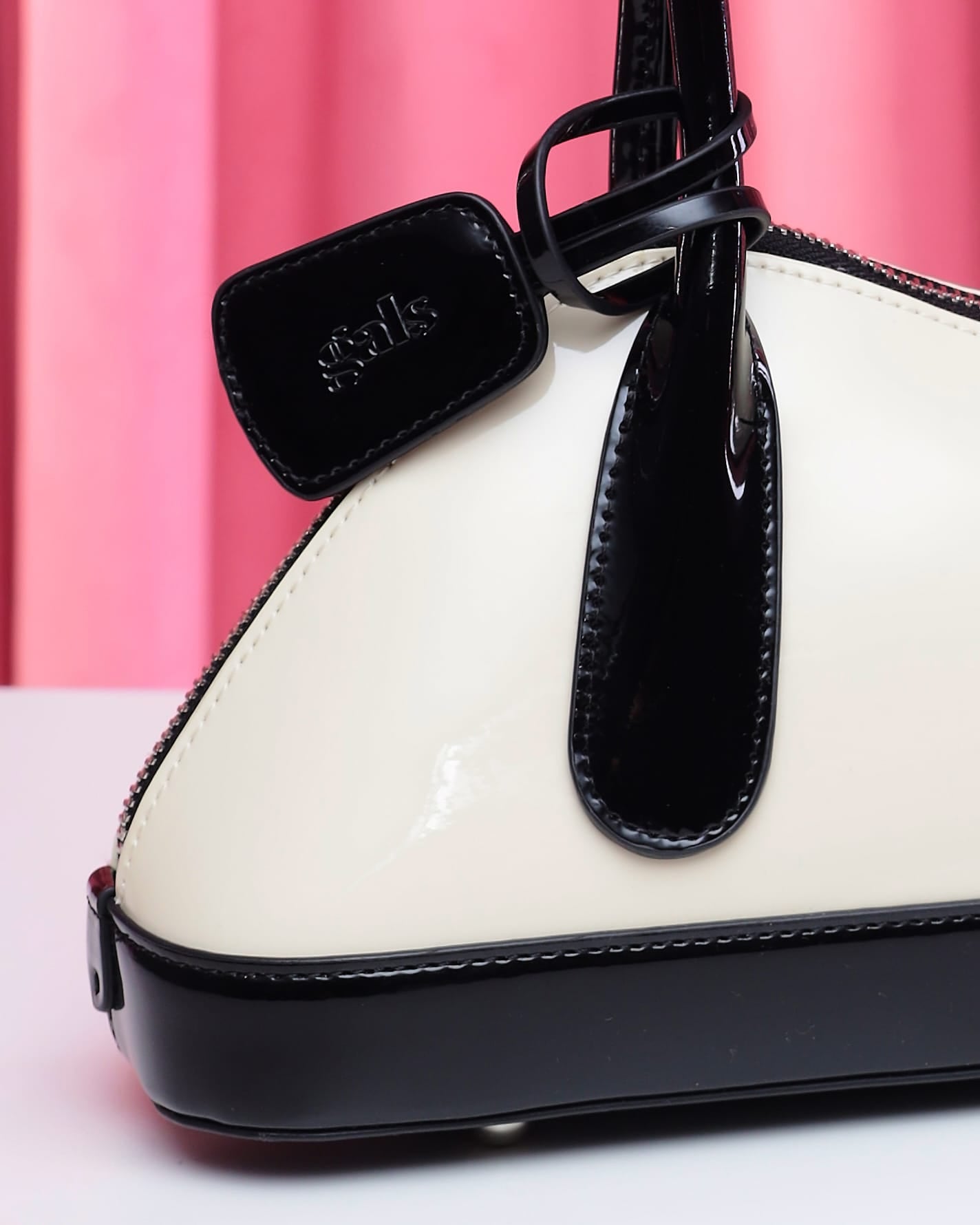 KAIA SE (BEIGE & BLACK)
