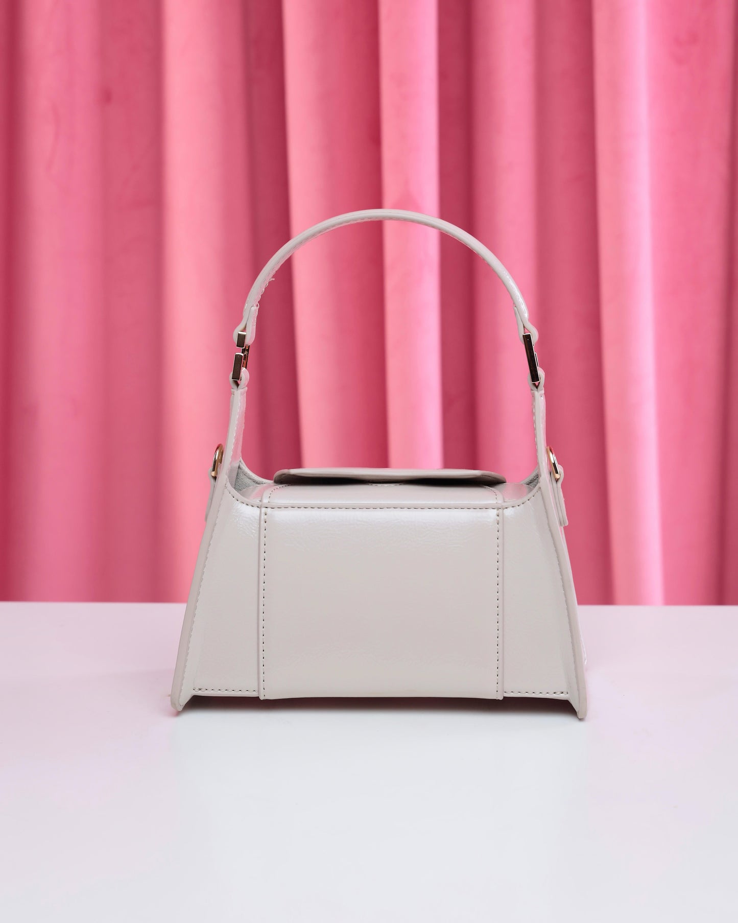HERA (IVORY)