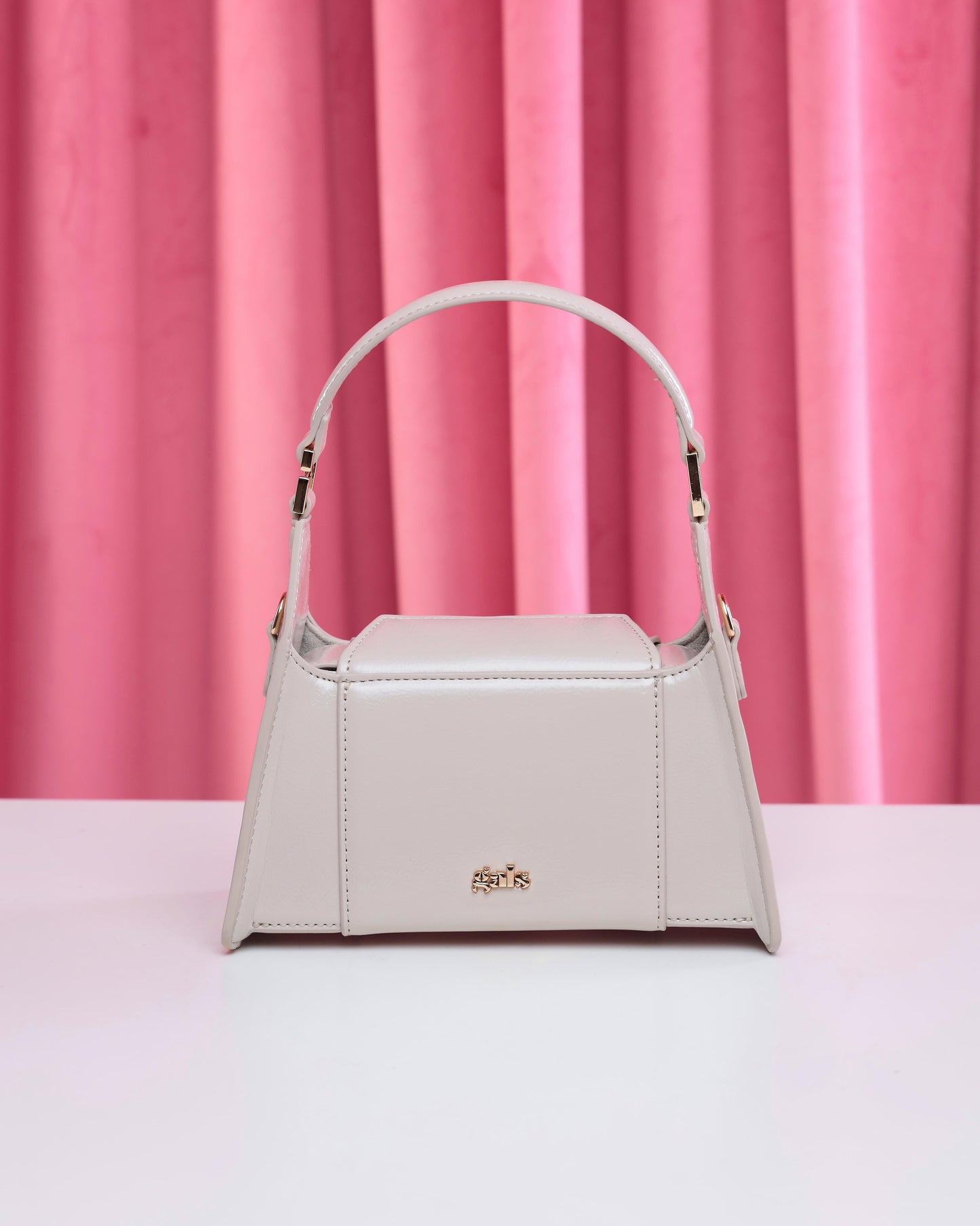 HERA (IVORY)
