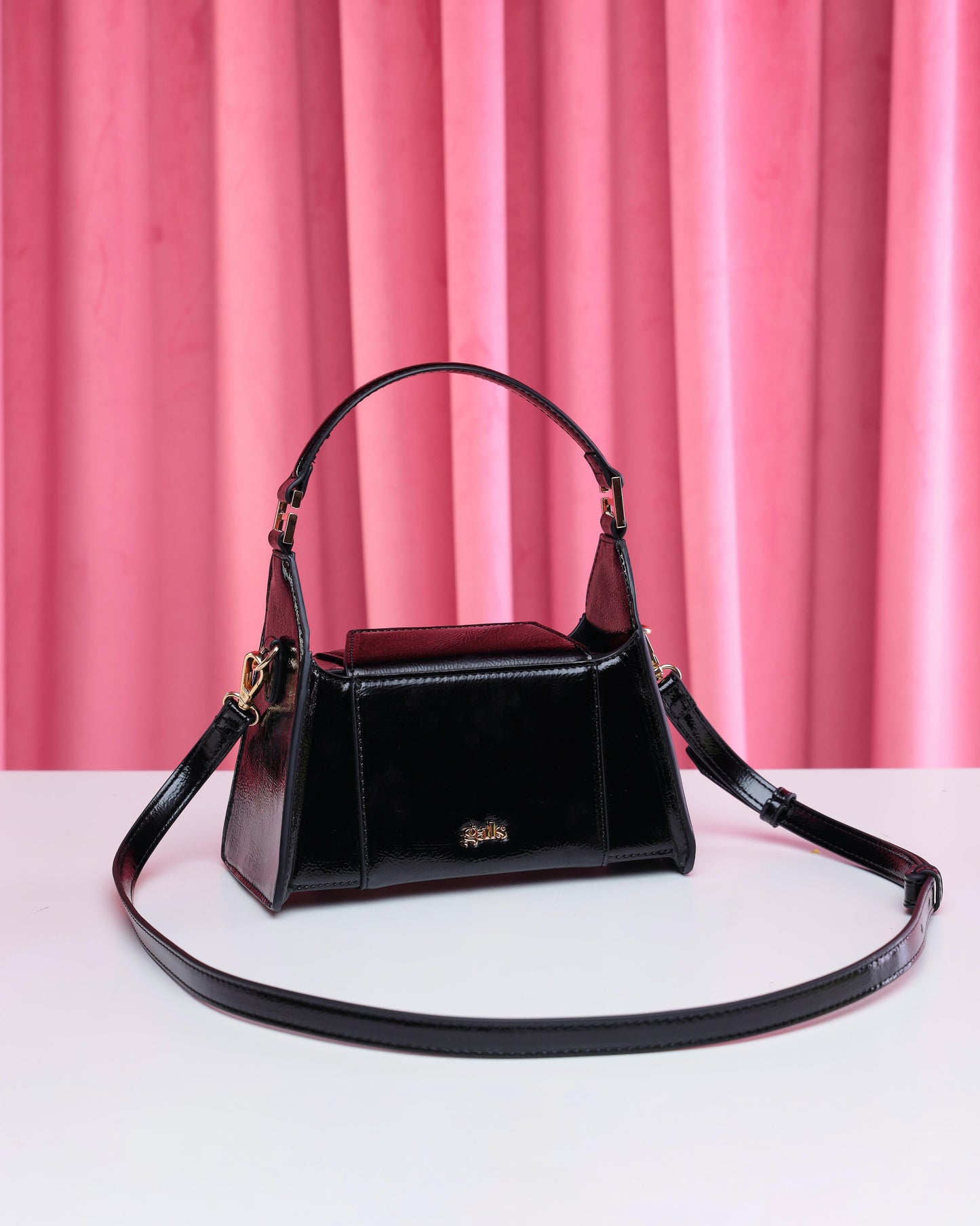 HERA (JET BLACK)