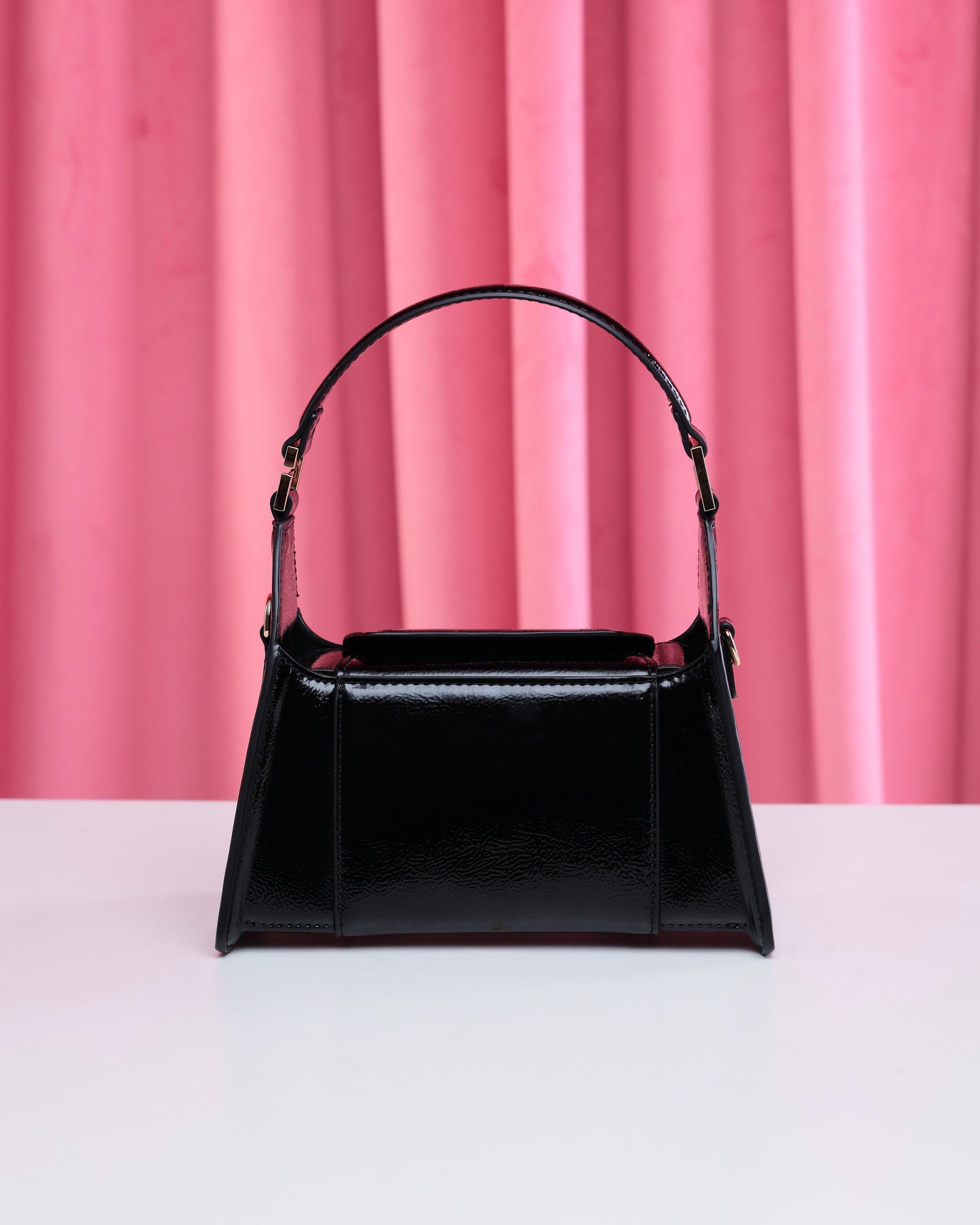 HERA (JET BLACK)