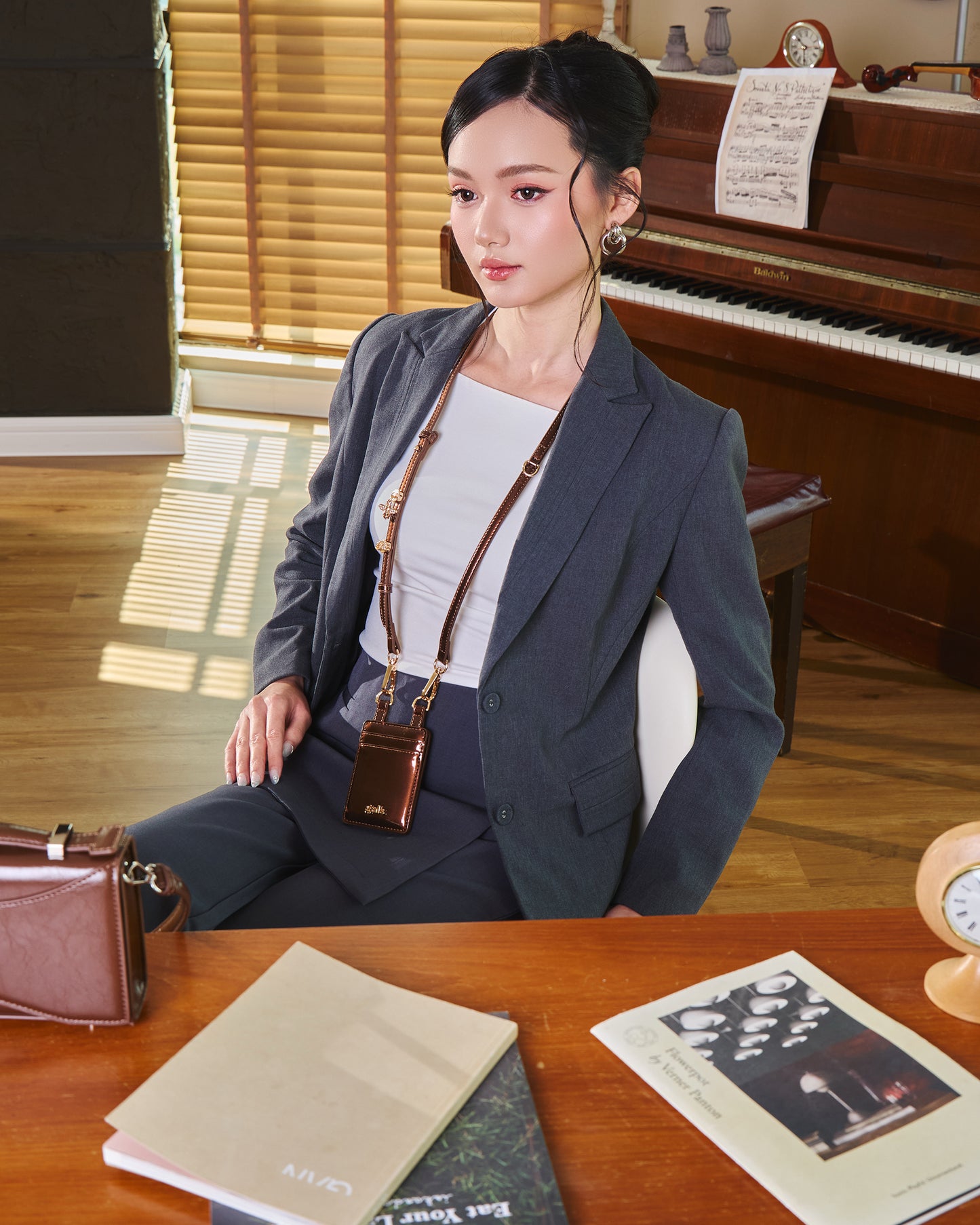 GALS CHARM LOOP (MOCHA)