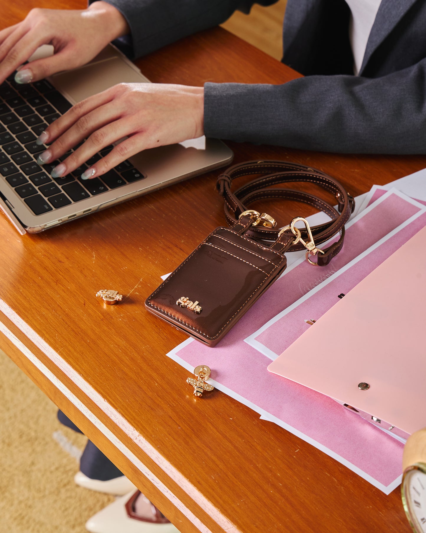 GALS CHARM LOOP (MOCHA)